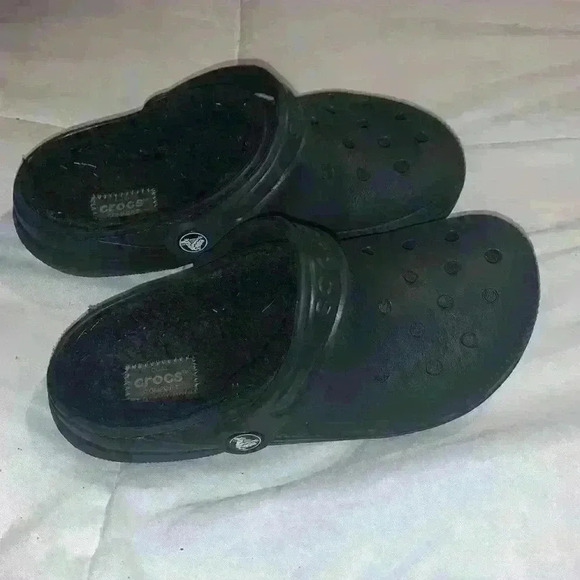Girl crocs size 2 - Picture 2 of 4